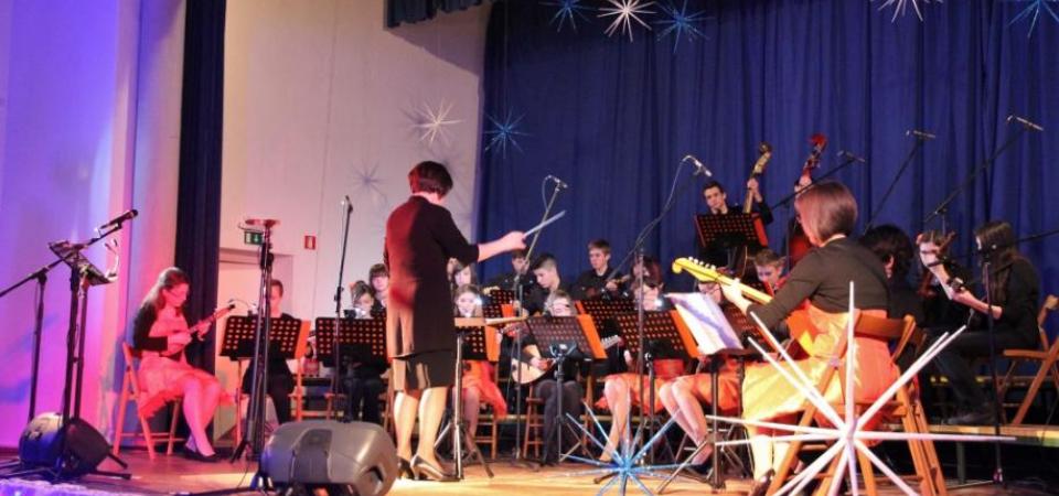 Tamburjaški praznični koncert v Vipavi (tamburaši in tamburice)